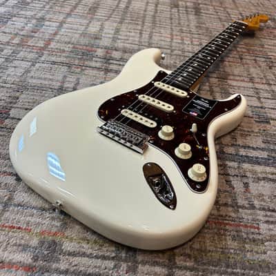 Fender American Professional II Stratocaster HSS with Rosewood Fretboard 2020 - Present - Olympic White image 2