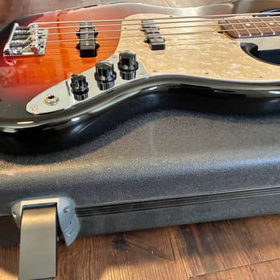 Fender American Professional Jazz Bass with Rosewood Fretboard 2017 - 2019 - 3-Color Sunburst image 11