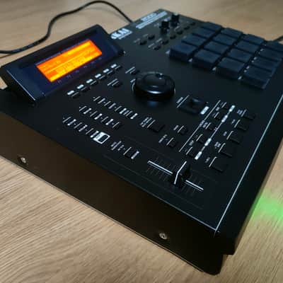 Akai MPC2000XL MIDI Production Center 2000 - 2005 - Grey image 2