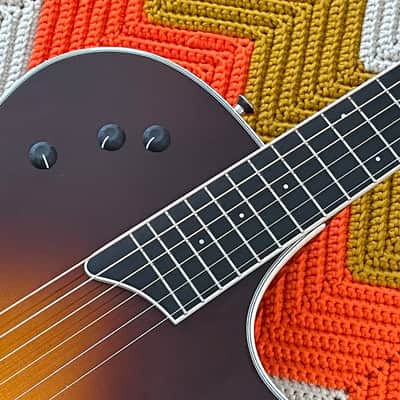 Taylor T5 Standard - 2005 Early Generation T5! - 9.5/10 Mint Condition! - Amazing Guitar with Original Case! - image 4