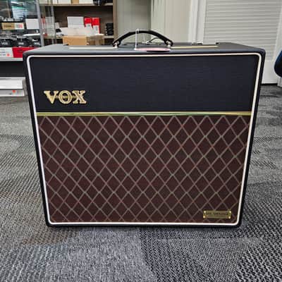 Vox AC15HWR1X Hand-Wired 2-Channel 15-Watt 1x12" Guitar Combo - Black image 1