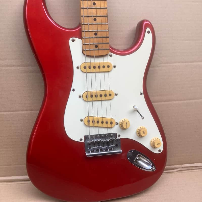 Hondo Fame Stratocaster vintage 70’s strat Red / maple neck