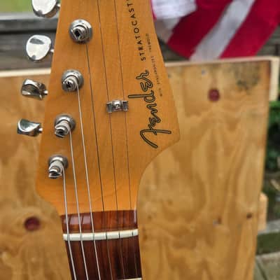 2018 Fender Classic player 60s stratocaster - Gloss polyurethane W/gig bag and extras image 5