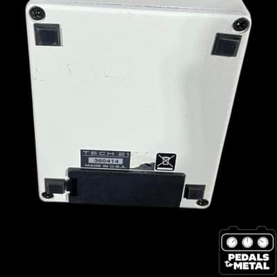 Tech 21 Bass Fuzz Boost 2010s - White - X16760 image 6