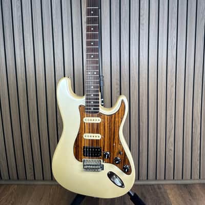 Squier II Standard Stratocaster HSS with Rosewood Fretboard (Made in India) 1990 - 1992 - Frost White image 1