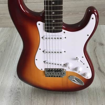 Fender Squier Bullet Stratocaster Sunburst image 5