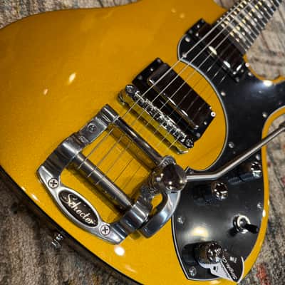 Schecter Stargazer 6 Vibrato 2024 - Present - Metallic Gold image 3
