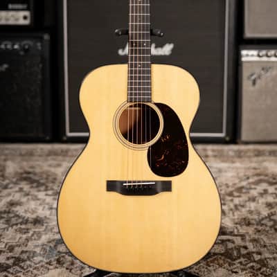 Martin 000-18 Standard Acoustic Guitar - Natural with Hardshell Case image 3