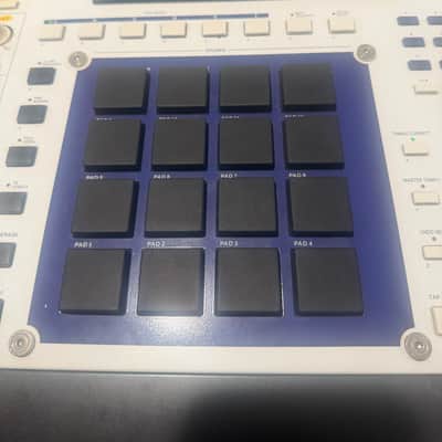 Akai MPC4000 Music Production Center - White image 8