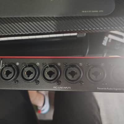 Focusrite Scarlett 18i20 first gen 2010s - Black/red image 6