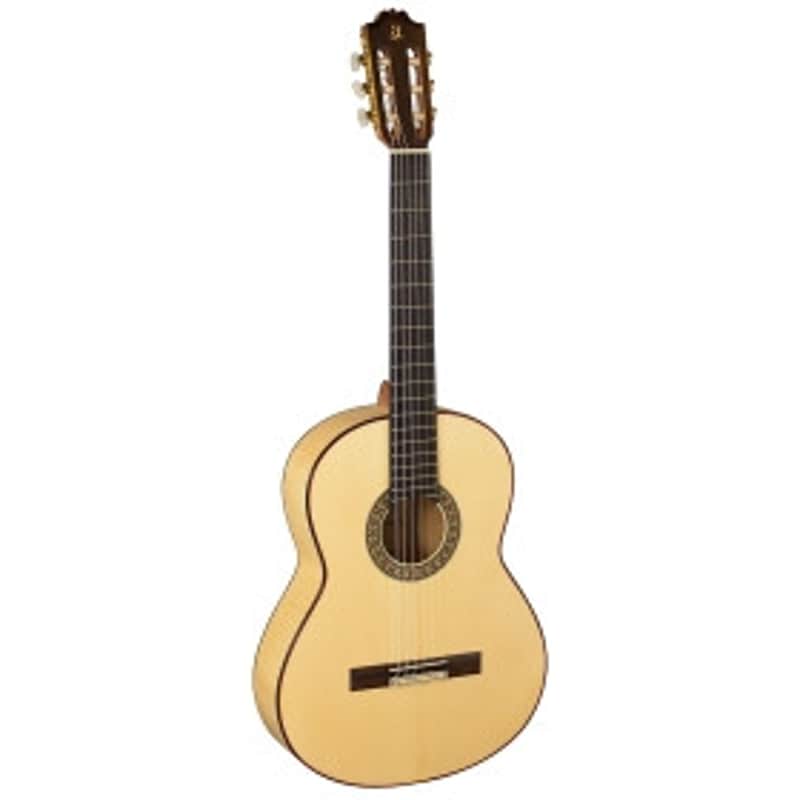 Admira F4 Flamenco Classic