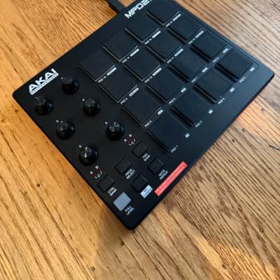 Akai MPD218 2015 - Present - Black image 1