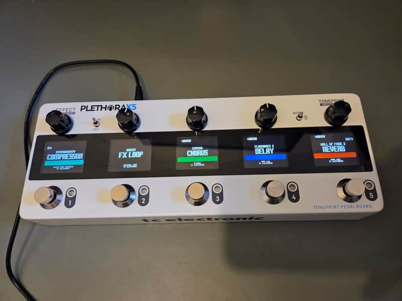 TC Electronic Plethora X5 TonePrint Multi-Effects Pedalboard 2020 - Present - White image 1