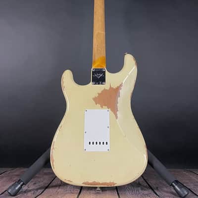 Fender Custom Shop 1967 Stratocaster, Heavy Relic- Aged Vintage White image 19