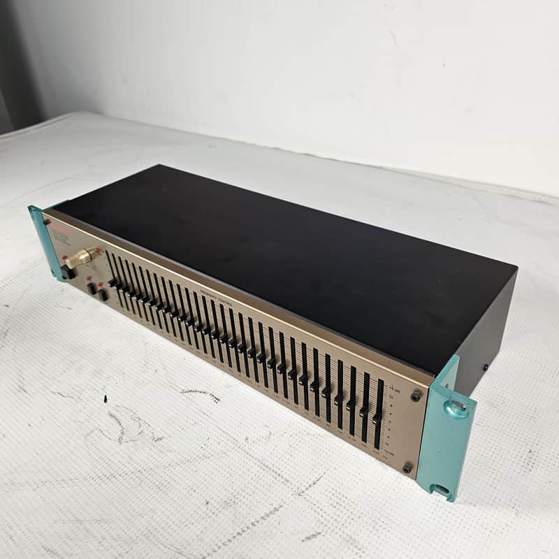 Vestax GE-33SA Stereo 30 Band Graphic Equalizer | Reverb