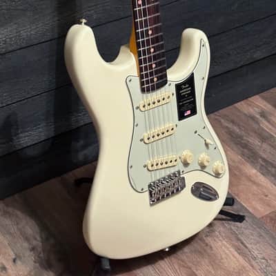 Fender American Vintage II Series '61 Stratocaster USA White Electric Guitar image 2