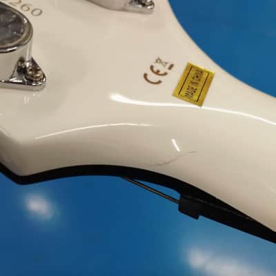 Hagstrom   Nekromant 5 Wht image 2