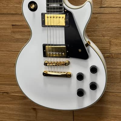 Epiphone Les Paul Custom "Inspired by Gibson Custom" Guitar 2024 - Alpine White 8lbs 5oz w/Hard Case. New! image 2