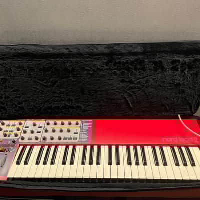 Nord Lead 2 49-Key 12-Voice Polyphonic Synthesizer 1997 - 2003 - Red