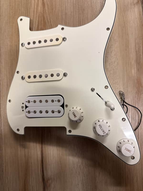 Suhr Pickguard 2010-2015 - White aged image 1