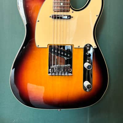 Fender American Deluxe Telecaster with Rosewood Fretboard 2005 - 3-Color Sunburst image 2