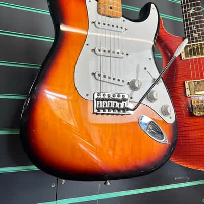 Fender Classic Series '50s Stratocaster 3-Color Sunburst 2003 Electric Guitar image 3
