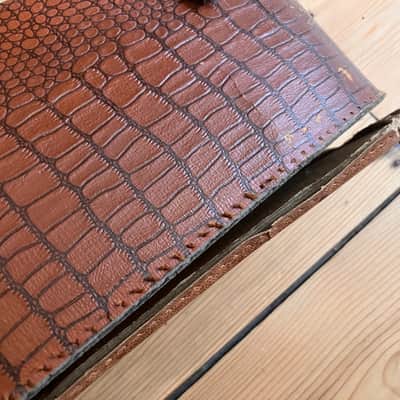 1960s Gibson Faux Alligator Chipboard Guitar Case in Terrible Condition image 14
