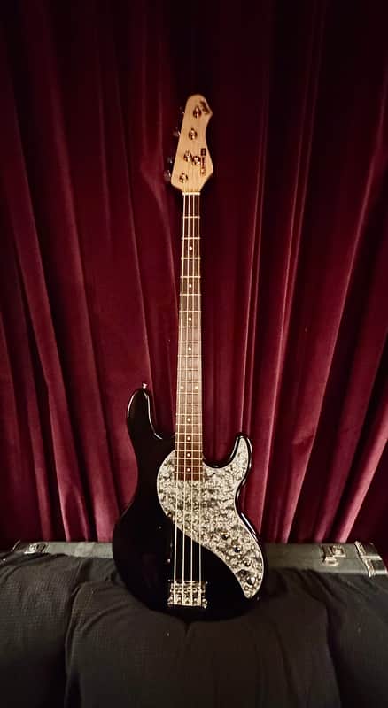 Line 6 Variax 700 Bass Sunburst | Reverb