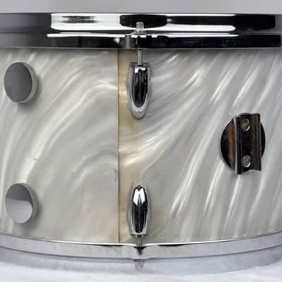 Gretsch 18/12/12/14/5.5x14" 60's Round Badge Bop Drum Set - White Satin Flame image 18