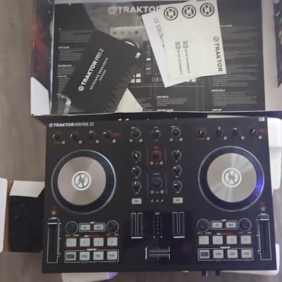 Native Instruments Traktor Kontrol S2 mk2 2010s - Black image 2