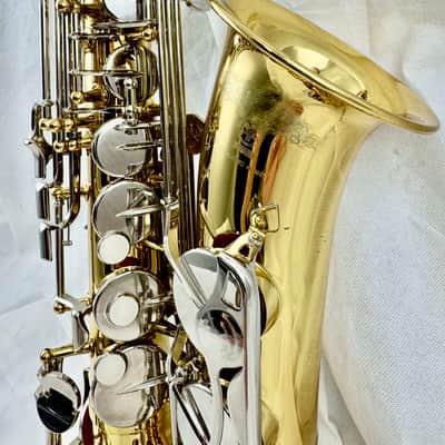 Yamaha YAS-26 Standard Alto Saxophone Lacquered Brass image 6