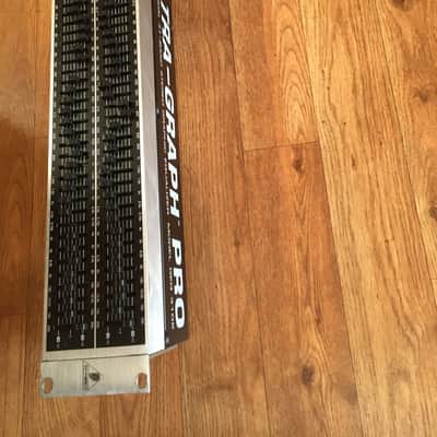 Behringer Ultragraph Pro GEQ3102 31-Band Stereo Graphic EQ image 9