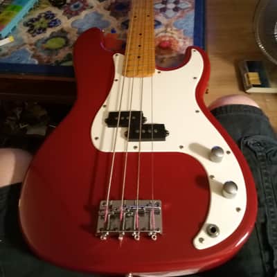 California P bass 90's - Red image 1