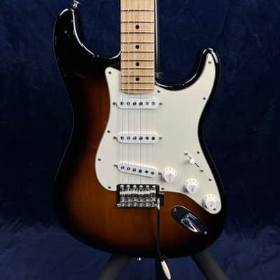 Immagine Fender American Special Stratocaster in 2 Tone Sunburst 2017 Pre-owned - 1