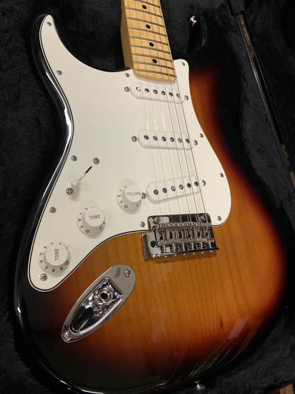 Fender Player Stratocaster Left-Handed with Maple Fretboard 2019 - Present - 3-Color Sunburst image 1