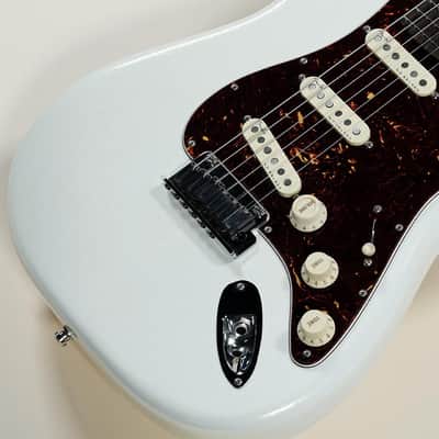 Fender American Ultra Stratocaster Arctic Pearl 2021 Arctic Pearl [US210046436] (05/13) image 10