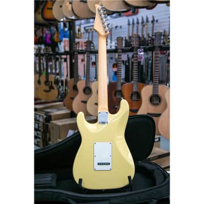 SUHR Classic S Antique HSS Maple Vintage yellow image 4