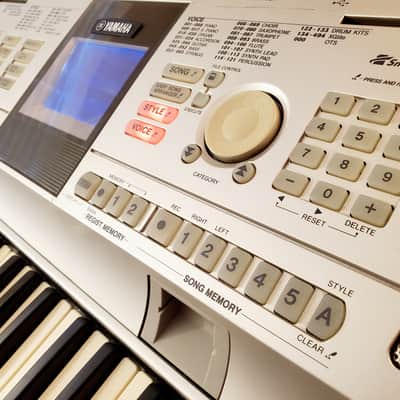 MUST SEE!!! YAMAHA DGX 305 SEMI-WEIGHTED 76-KEY DIGITAL PIANO IN AMAZING CONDITION! image 14