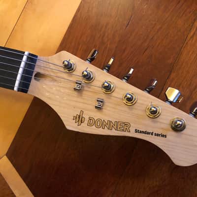 Donner Standard Series Stratocaster style Gray Electric Guitar Single Coil Pickups Soft Case, Strap image 9