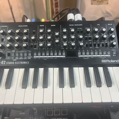 Behringer Model D or Roland SE-02 - Gearspace