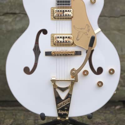 Gretsch G6136TG Players Edition Falcon™ Hollow Body with String-Thru Bigsby® and Gold Hardware - White image 1
