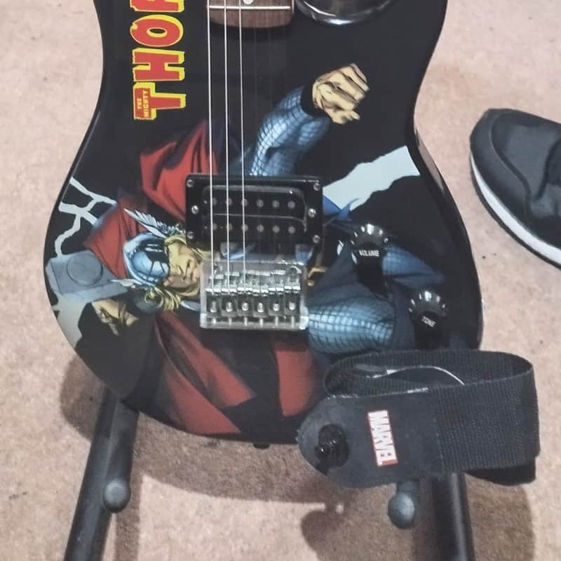 ,2011 Peavey Marvel Thor rockmaster Black and decal (Thor)