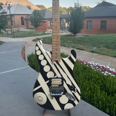 EVH Striped Series Circles/See Ya Eddie Van Halen 2014 - Gloss Hard Case Cool Extras Bild 2