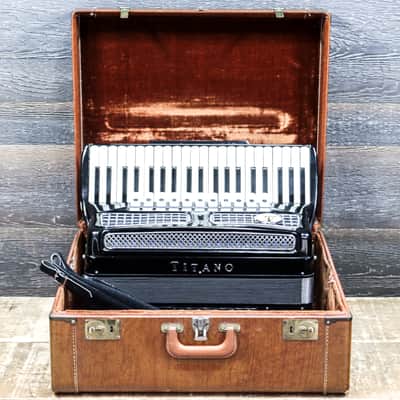 Titano Model Virtuoso 120-Bass 41-Key 11-Treble Switch Piano Accordion w/Case image 9