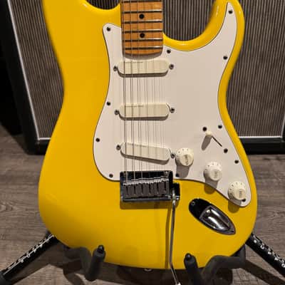 Fender Strat Plus with Maple Fretboard 1984 - 1988 - Graffiti Yellow image 3