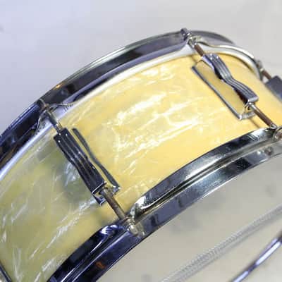 Immagine LUDWIG 1965 JAZZ FESTIVAL No. 908P 14x5 White Marine Pearl Radick Snare Drum [228504] (08/03) - 7