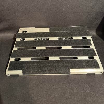 Fender Pedalboard - Medium with soft carrying case image 1