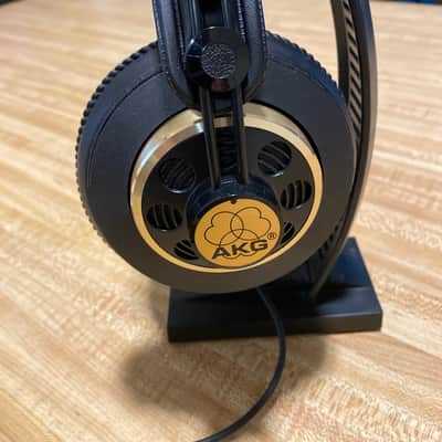 AKG K240 600 ohm - Black and gold image 2