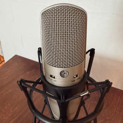 Shure KSM32 / SL Medium Diaphragm Cardioid Condenser Microphone 1998 - Present - Champagne image 3