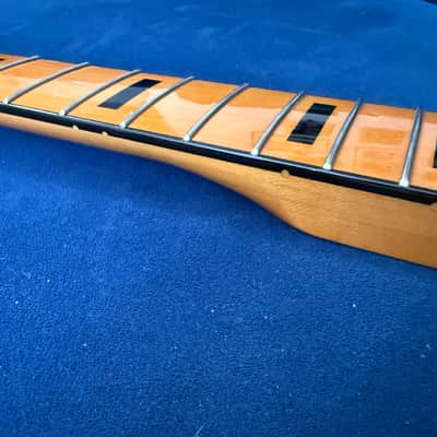 Squier Classic Vibe 70’s Precision Bass Neck image 3